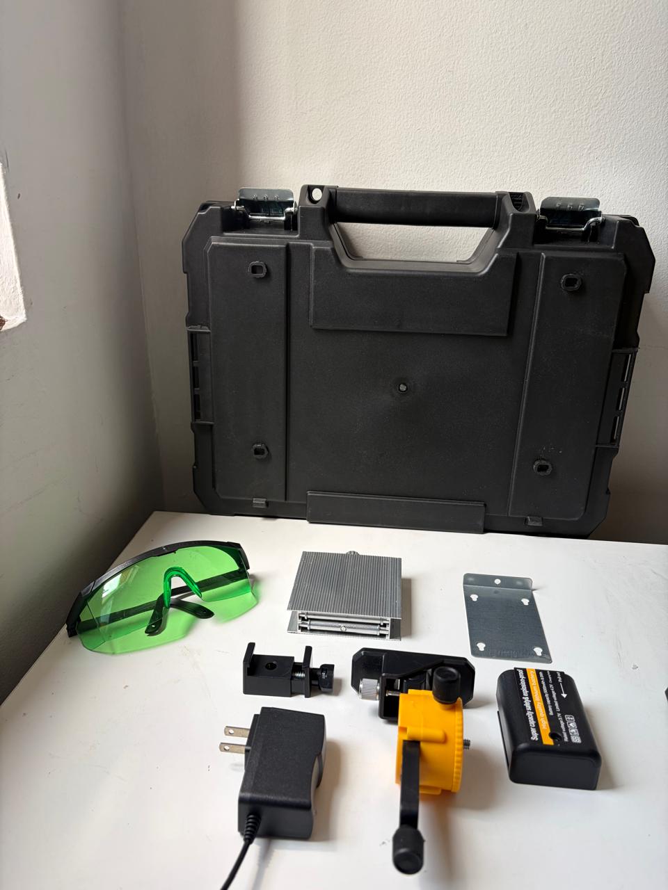 Vista 2 de NIVEL LASER 16 LINEAS DEWALT MALETIN